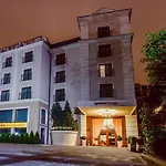 Grand Boutique فندق رشيشوف