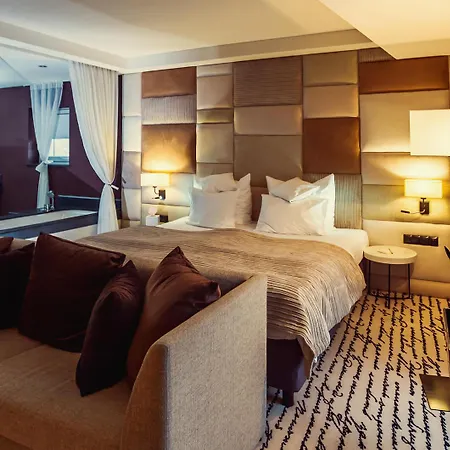 Grand Boutique Hotel 4*