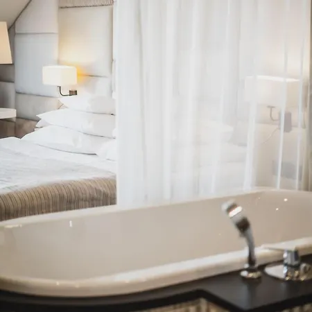 Grand Boutique Hotel 4*