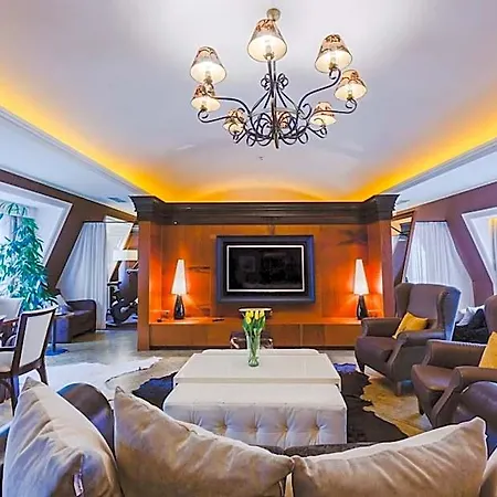 Grand Boutique Hotel 4*