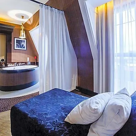 Grand Boutique Hotel 4*