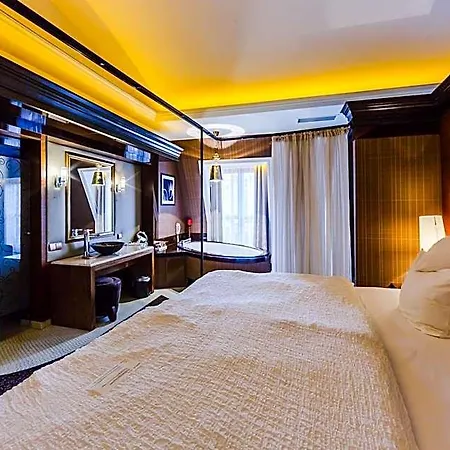 Grand Boutique Hotel