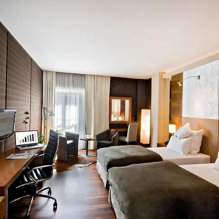 Grand Boutique Hotel 4*